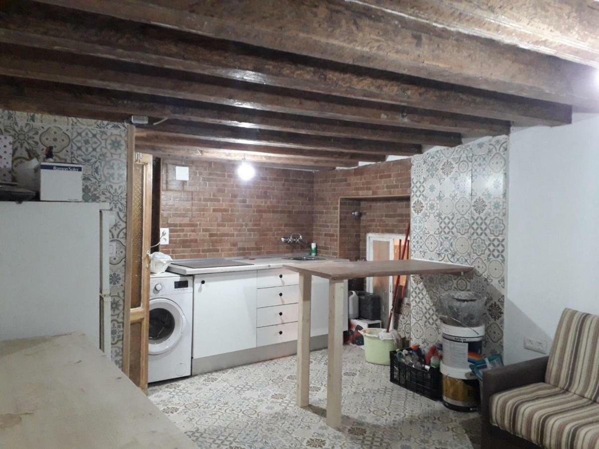 Cathedral Two Bedroom Unit & Two Balconies Apartment *